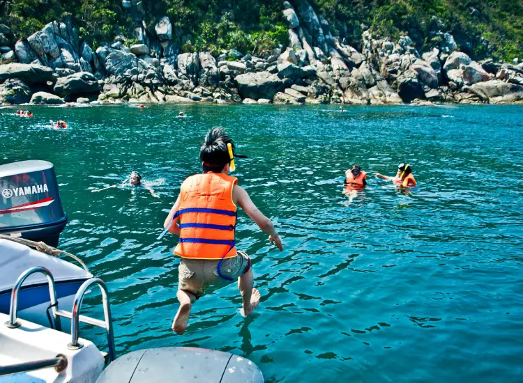 Snorkeling beach in Da Nang